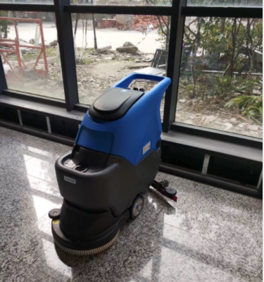 重慶地區駕駛式洗地機正確使用與維護指南